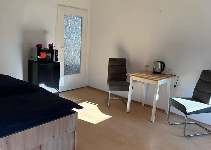 Privates Gemeinschaftsbad Keine Küchen *