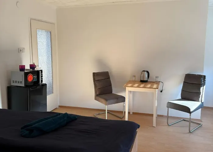 Privates Gemeinschaftsbad Keine Küchen *